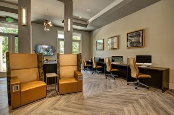 E-lounge with mac and pc workstations